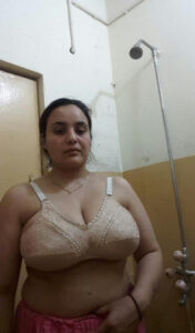 hot aunty bra me