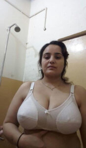 hot aunty white bra me