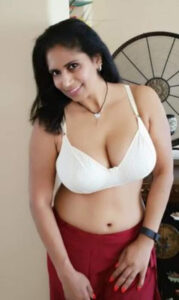 Big boobs bhabhi in white bra