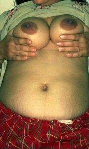 mote chuche wali ladki