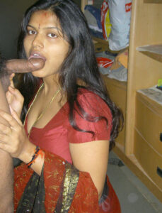 Land chusti hui indian bhabhi