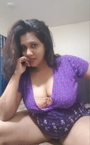 Big Boobs Hot Indian MILF Pooja Bhabhi - Antarvasna Photos